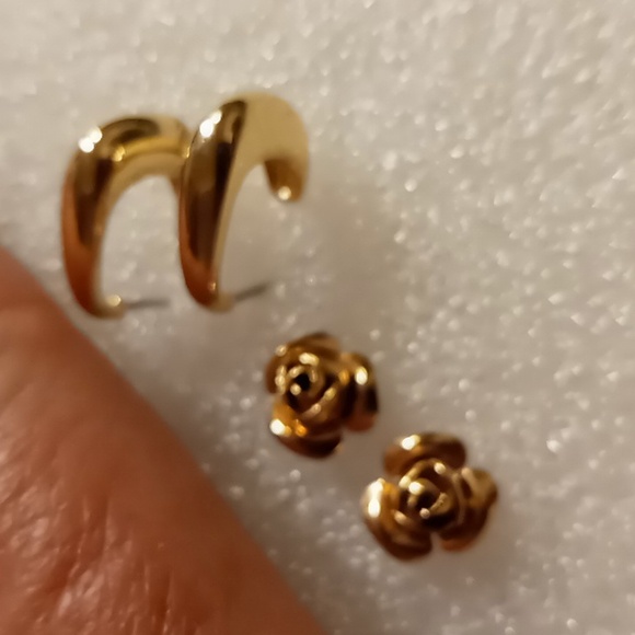 Monet designer earrings square half hoop & stud roses in gold tone - Picture 3 of 6